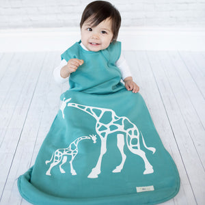 Cozy Basics Sleep Bag Aqua / Giraffes Baby sitting Lifestyle